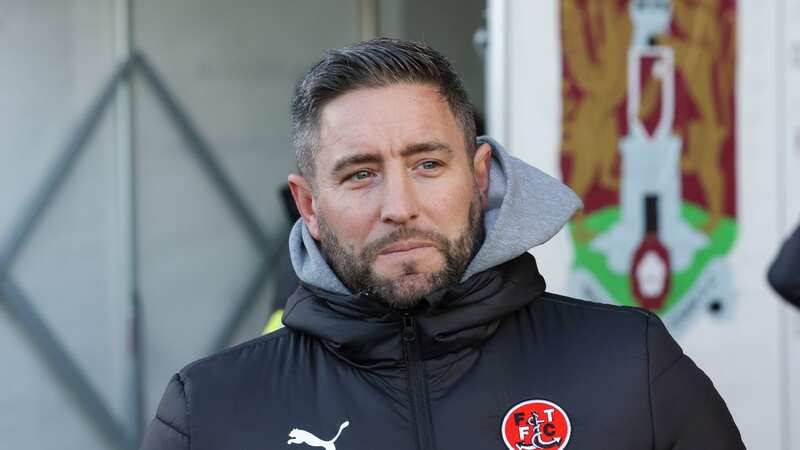 Lee Johnson is offering to mentor aspiring managers (Image: MI News/NurPhoto via Getty Images)