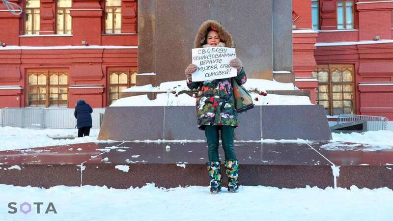 Russians are being punished for protesting the war (Image: SOTA; e2w news)