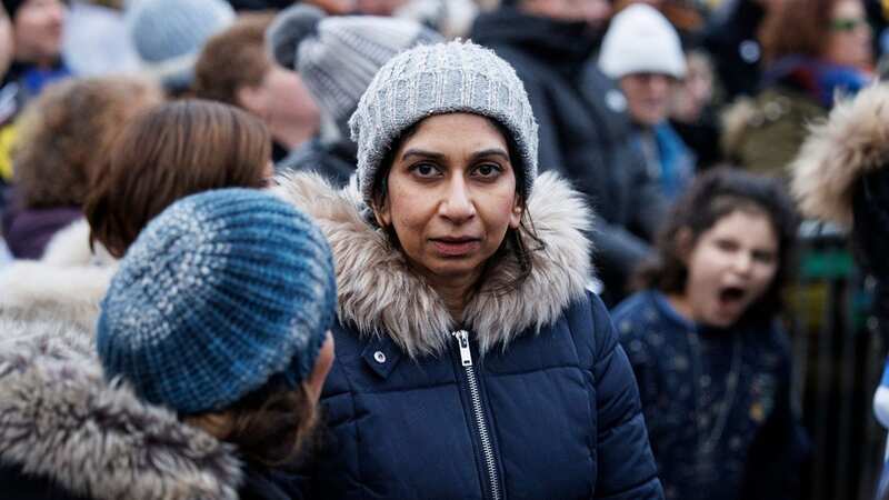 Suella Braverman appears at rally for Israel chanting 