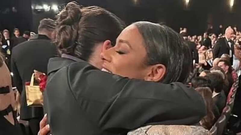 Bella Ramsey hugs Ariana DeBose after awkward awards show jibe