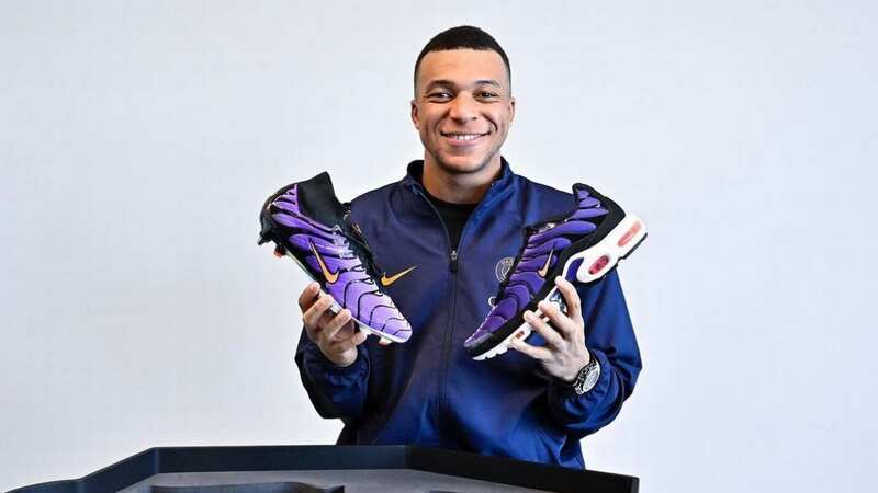 Kylian Mbappé with the new boot and the shoe it