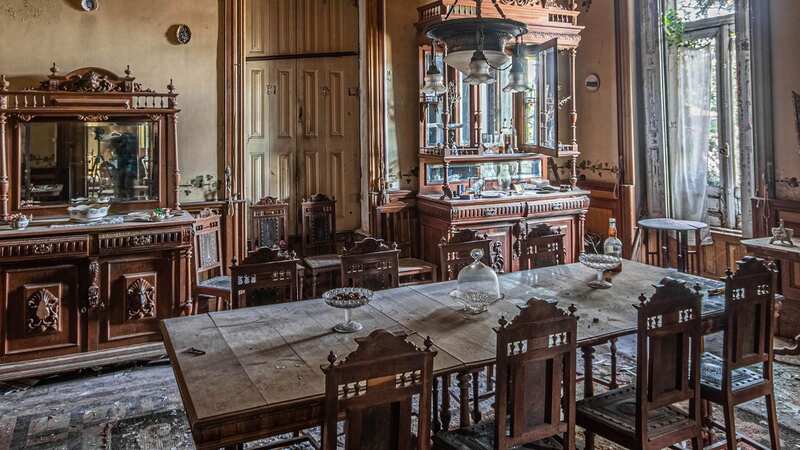 Inside the abandoned palace in Portugal (Image: Jam Press/@urbexguide)