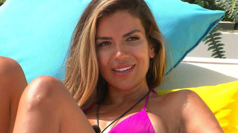 Ekin-Su Cülcüloğlu has been urged to mend her broken heart (Image: ITV/REX/Shutterstock)