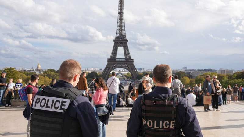 Watch out for the scam when it touristy parts of the French capital (Image: Bloomberg via Getty Images)