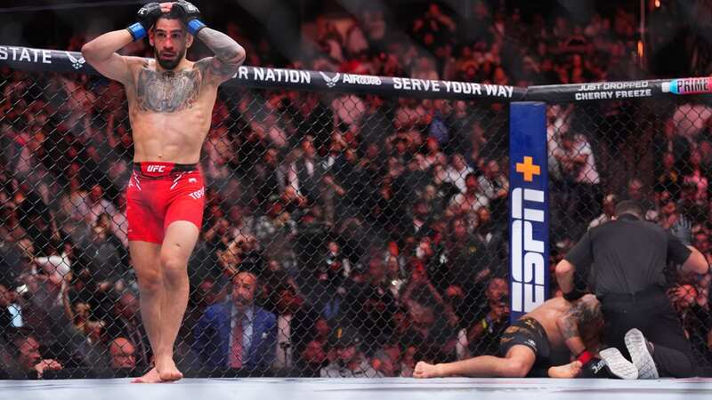 Ilia Topuria knocked out Alex Volkanovski at UFC 298