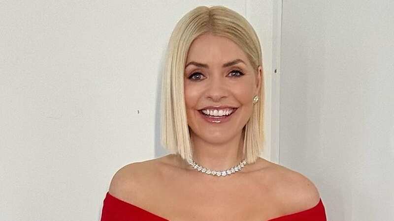 Holly Willoughby wows ITV Dancing On Ice fans in 