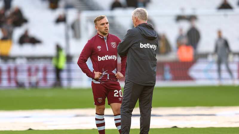 Jarrod Bowen in discussions with West Ham manager David Moyes.