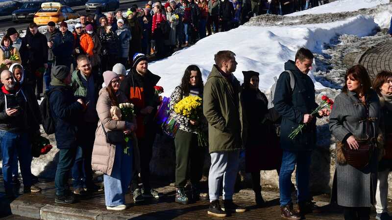 Mourners queue to visit the grave of Russian opposition leader Alexei Navalny at the Borisovo cemetery in Moscow (Image: AFP via Getty Images)