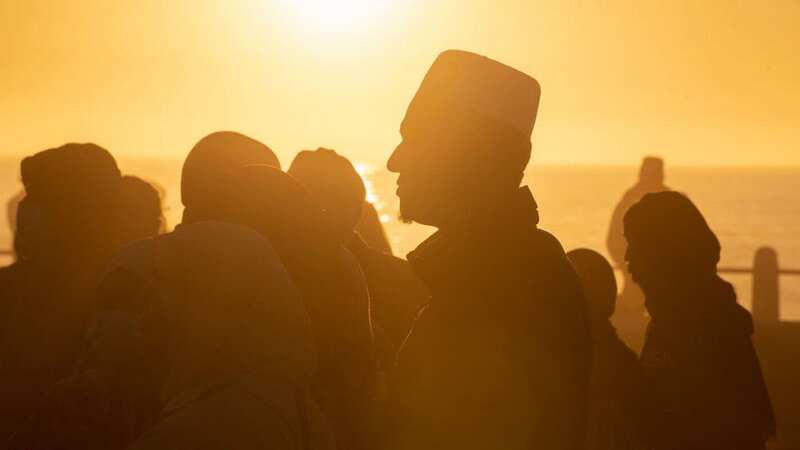 Muslim faithful gather at Seapoint in Cape Town to try and sight the new moon, marking the end of Ramadan, May 1, 2022 (Image: AFP via Getty Images)