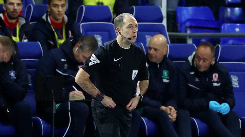 Jeremy Simpson coming on to referee the remainder of the match (Image: Getty Images)