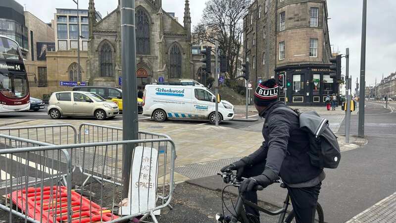 Cyclists in Edinburgh are outraged because a key cycling route has remained shut due to a "ridiculous" lamppost in the way (Image: EdinburghLive)