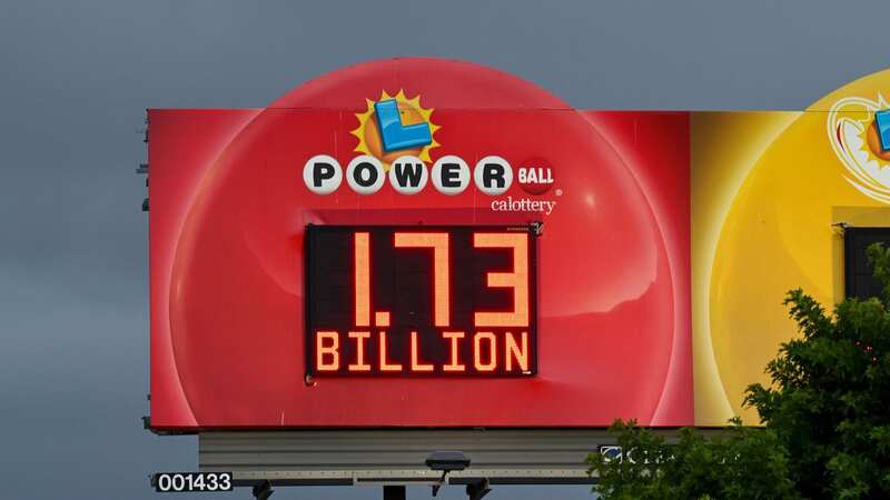 U.S. Powerball jackpot grew to $1.7 billion (Image: Anadolu via Getty Images)