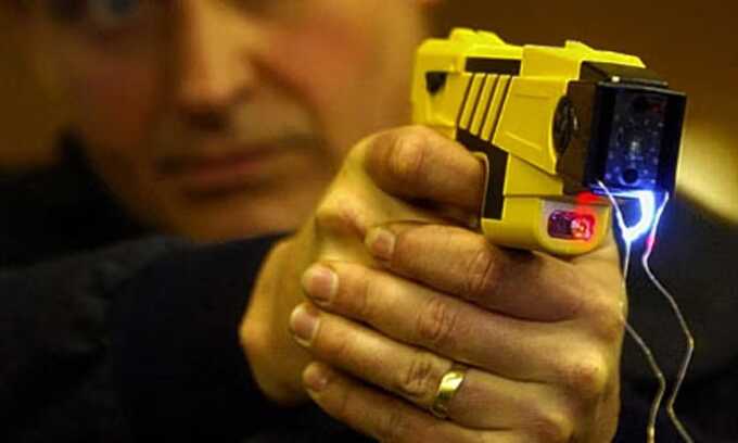 Prison guards to get 50,000-volt stun guns as ’the prisons’ SAS’ deployed to UK’s ’lawless’ jails