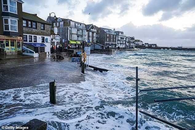 Storm Kathleen forces the evacuation of 200 individuals as the River Arun overflows in West Sussex