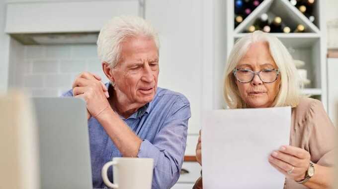 State pension warning as 400,000 Brits face unexpected HMRC bill