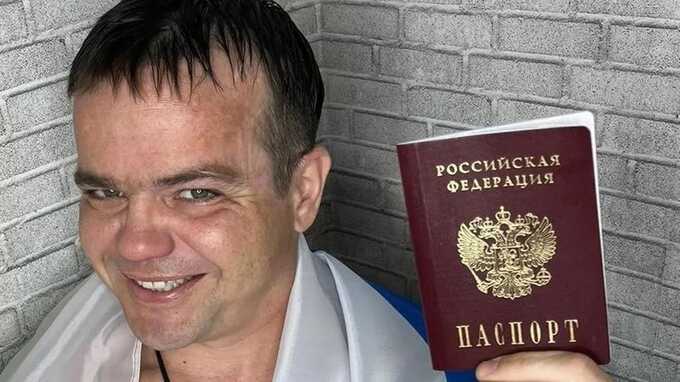 Brit traitor fighting for Vladimir Putin in Ukraine gloats over getting Russian passport