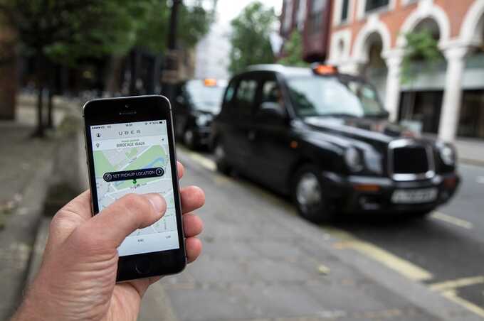 Uber confronted with £250m lawsuit from London black cab drivers