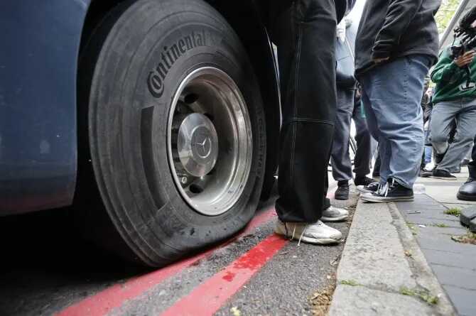 Protesters block and slash tires of coach transporting illegal migrants from London hotel to Bibby Stockholm barge