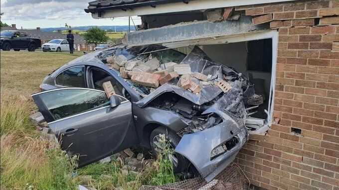 Cocaine dealer apprehended when car he’s passenger in crashes following high-speed collision