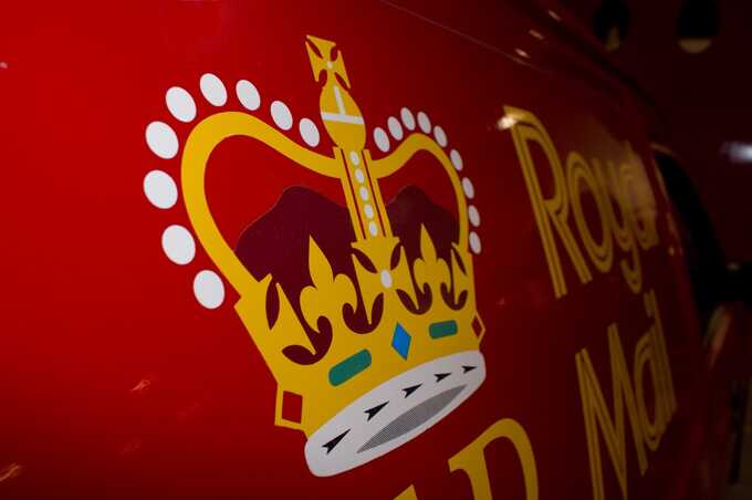 Royal Mail is inclined to accept a £3.5bn takeover bid from Czech billionaire Daniel Kretinsky