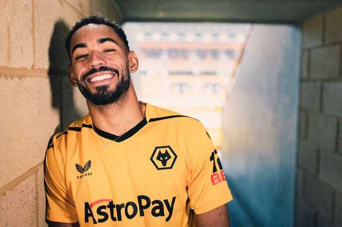 Manchester United target £60million transfer of Wolves star to fill striker void