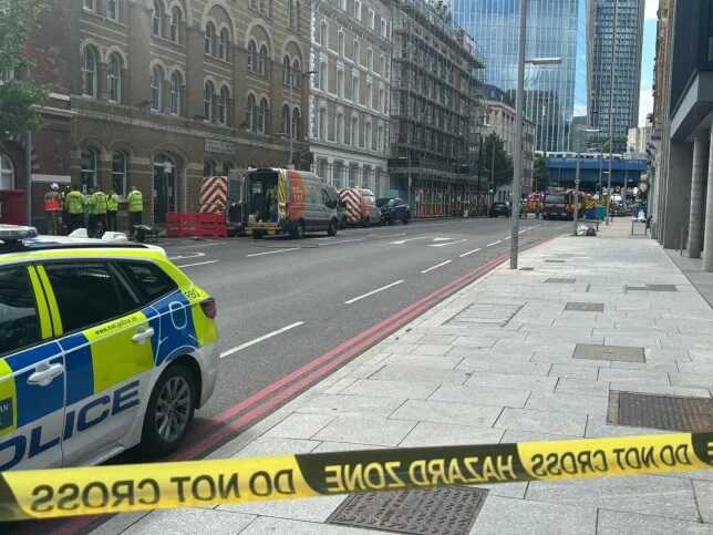 Thousands evacuated from central London buildings and huge cordon put in place