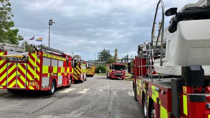 outh Wales Fire and Rescue Service are at Dow Corning in Barry