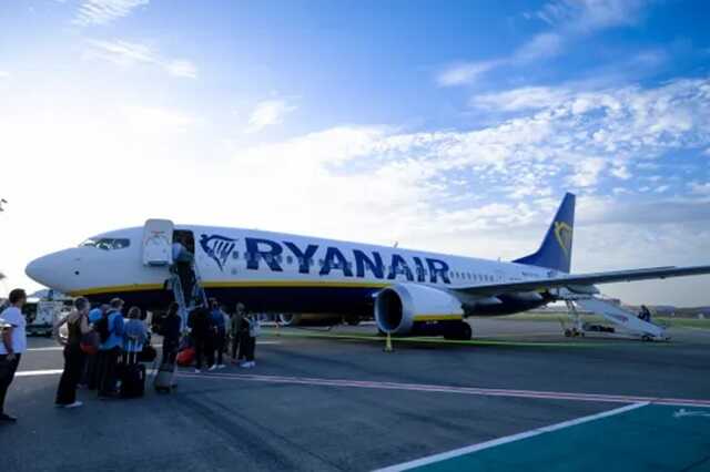 Ryanair Boeing 737 Max plunged 2,000 feet in 17 seconds on a flight to London