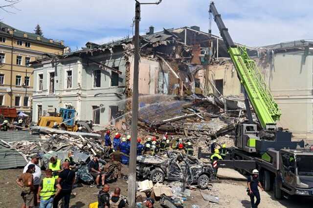 A response effort is underway after the Ohmatdyt National Specialized Children’s Hospital was hit by a missile ( Image: Future Publishing via Getty Imag)