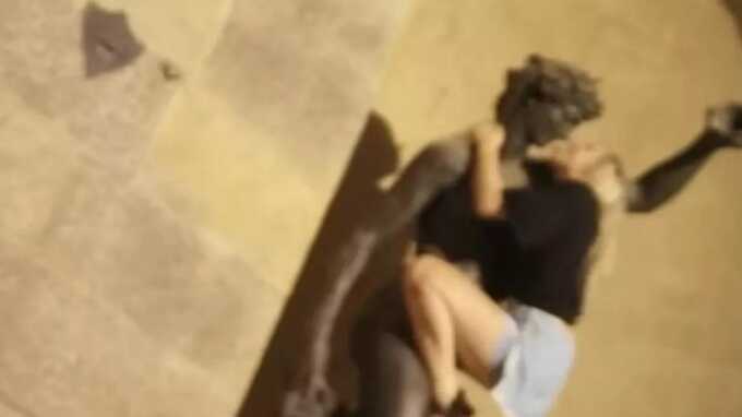 Female tourist criticized after ’simulating sex’ with cherished statue in Florence