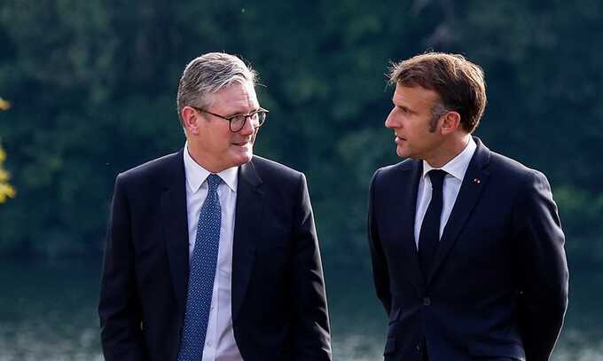 France’s president, Emmanuel Macron (R), and the prime minister, Keir Starmer, in the garden of Blenheim Palace on 18 July. They were attending the European Political Community summit. Photograph: Ludovic Marin/AFP/Getty Images