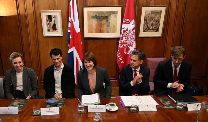 Britain’s chancellor Rachel Reeves, centre, at a meeting of the national wealth fund taskforce at 11 Downing Street. Photograph: Justin Tallis/AP