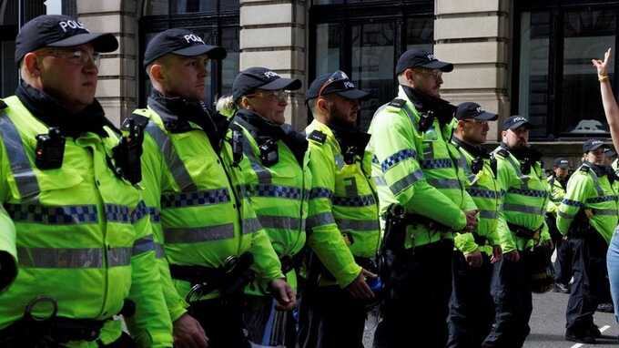 Thousands of police ready as rioters warned they will be dealt with quickly