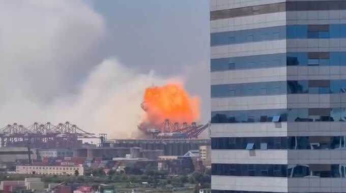 Huge container ship suddenly explodes while docked in China port in dramatic video