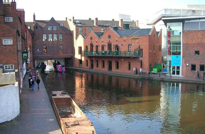 Two-year-old dies after being pulled from canal in Wolverhampton