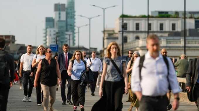 UK unemployment falls as wage growth reaches its lowest level in two years