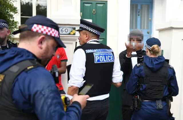 The Met Police has recovered 18 offensive weapons, including knives, from festival goers (Picture: Oliver Quartly / Story Picture Agency)