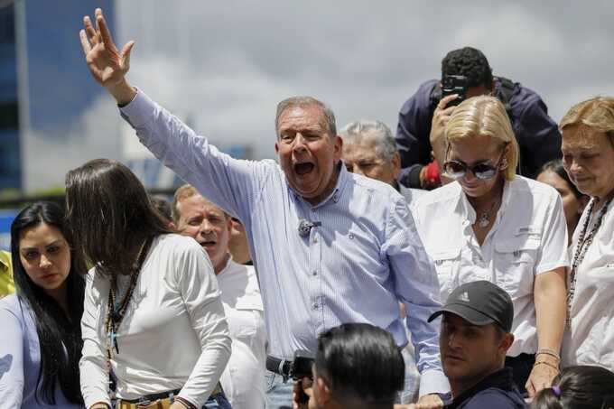 FILE - Opposition presidential candidate Edmundo Gonzalez leads a demonstration against the official election results that declared that President Nicolas Maduro won reelection in Caracas, Venezuela, July 30, 2024. (AP Photo/Cristian Hernandez, File)