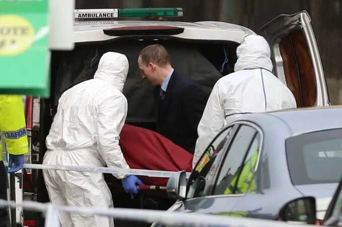 The body of Eddie Hutch is removed from a property in Poplar Row in Dublin after he was shot a number of times (Image: PA)