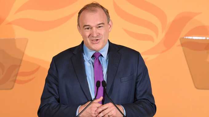 Lib Dem leader Ed Davey explains why he chose not to stick his hand inside a cow