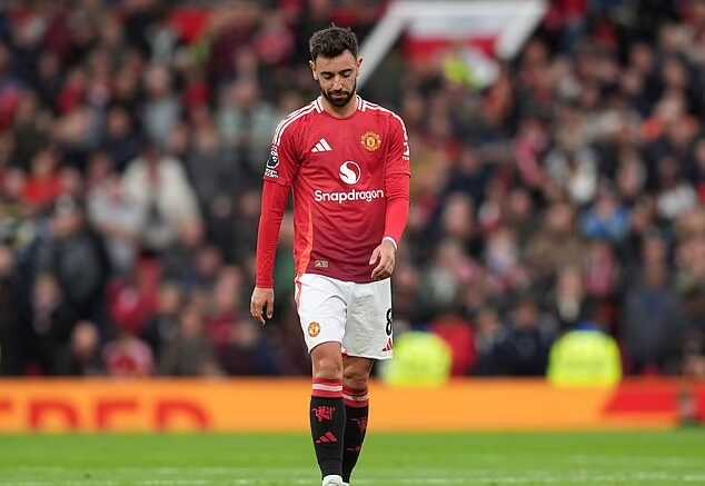 Tottenham humiliates Manchester United as Bruno Fernandes is sent off