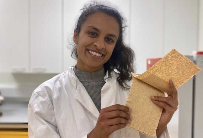 Renuka Ramanujam first used onion skins as a source of clothing dye and is now using them to make paper