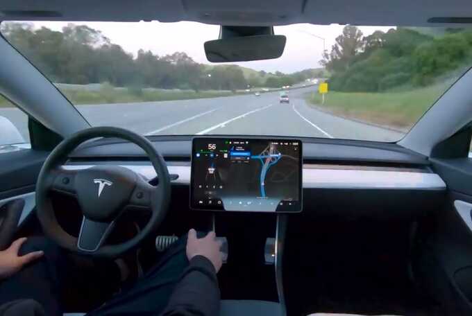 U.S. launches investigation into 2.4 million Tesla self-driving vehicles following reported collisions