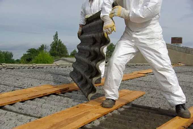 There are concerns that hundreds of thousands of staff and ex-pupils have been exposed to asbestos since the 1990s ( Image: Getty Images/iStockphoto)