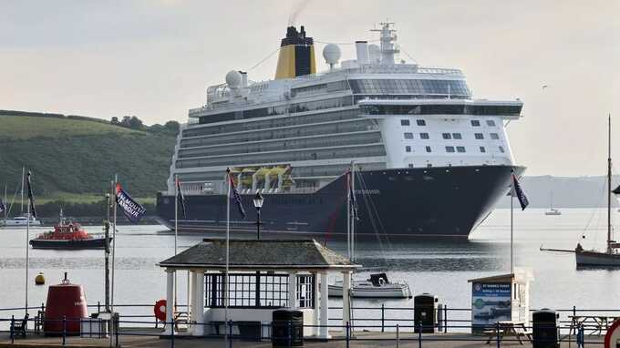 Passenger dies as 30ft wave strikes Spirit of Discovery during massive storm