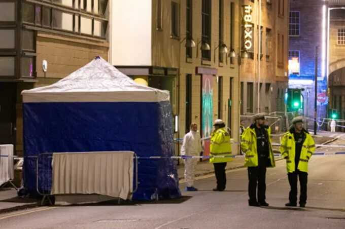 Police close off the Cowgate in Edinburgh, Scotland (Picture: Duncan McGlynn)