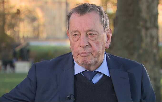 Lord Blunkett injured after falling into Tube platform gap