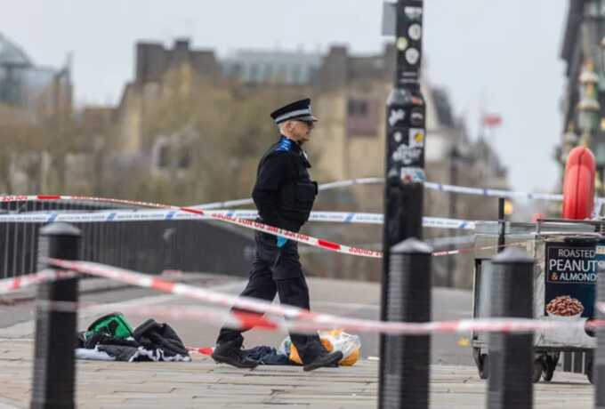 Westminster Bridge closed and man fighting for life after ’attempted murder’