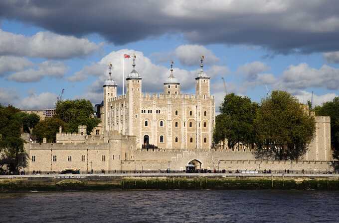 ‘Illegally smuggled’ cannon at Tower of London subject of dispute with Ireland