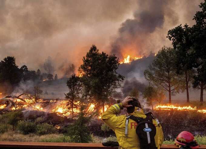 Wildfires in California, USA force 30,000 to evacuate Los Angeles